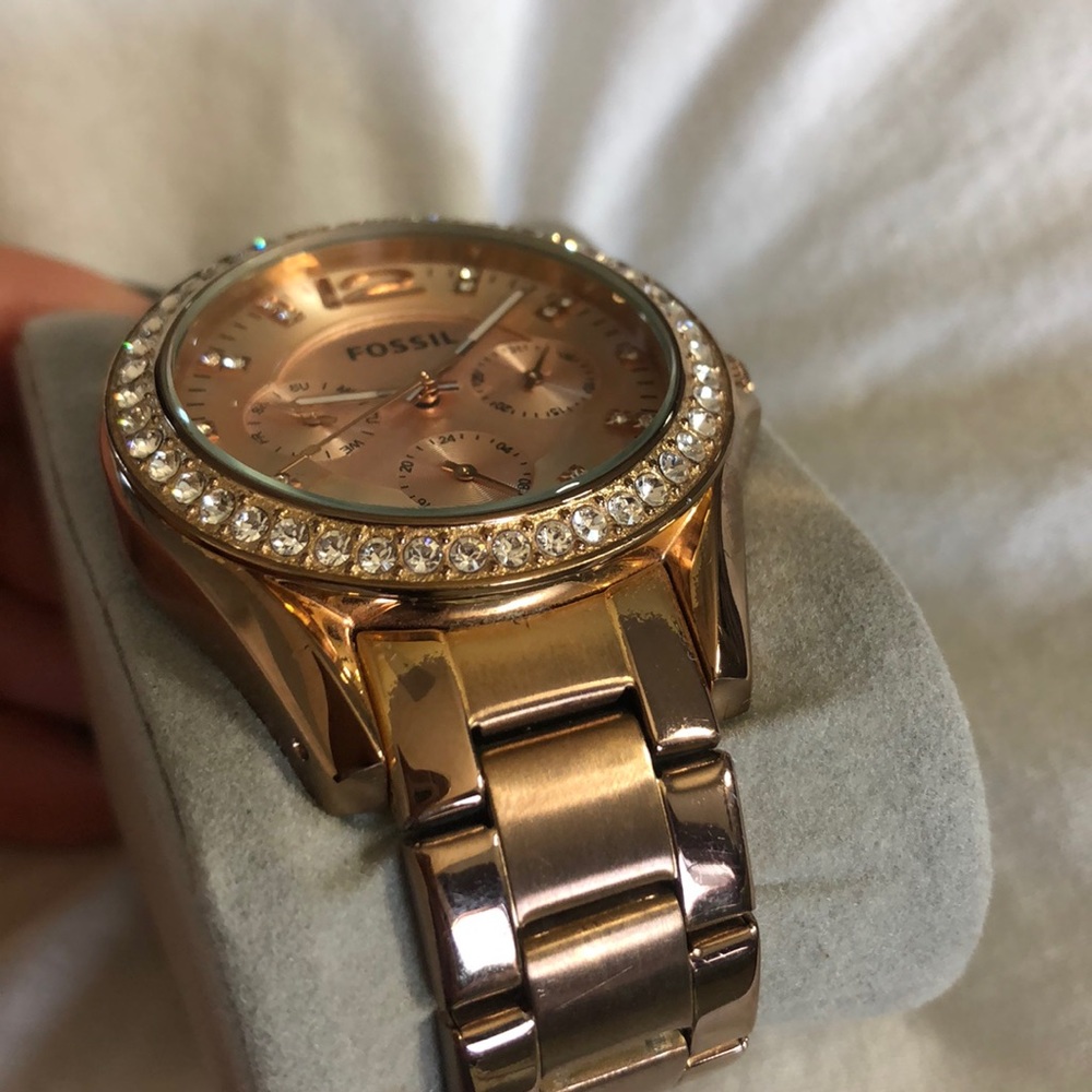 Gold Fossil Watch - Picture 3 of 4